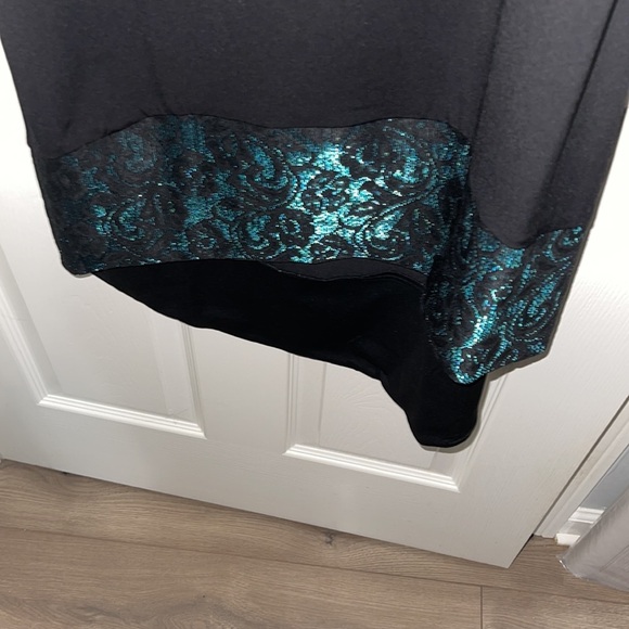 Ithica Dress with turquoise coloring at bottom hem and shoulder area, Size 8 - Picture 11 of 11